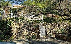 Casas com jacuzzi e churrasqueira a 500 metros da Praia do Perequê na Ilhabela